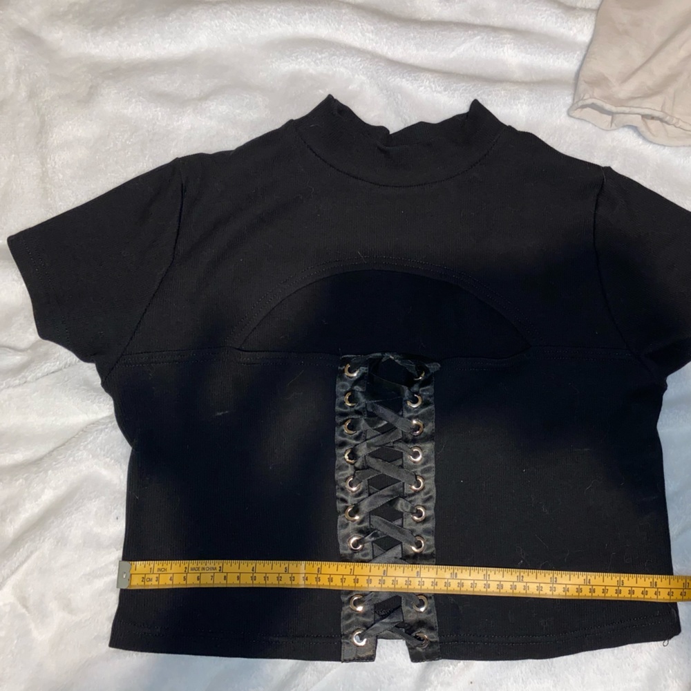 Hottopic cutout crop top